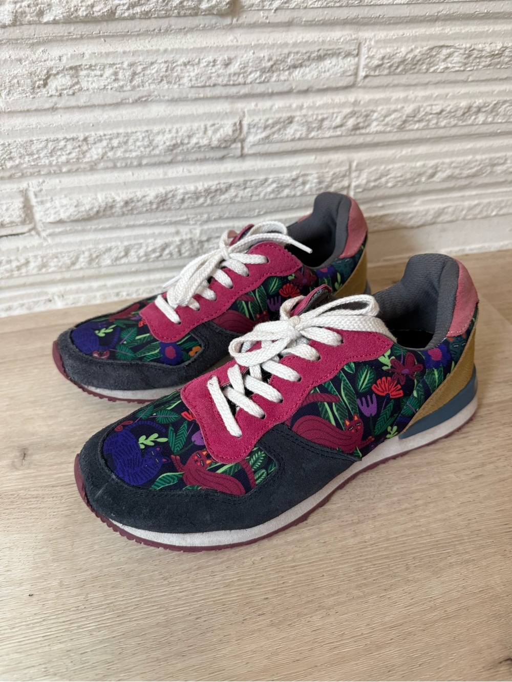 Inkkas Sokoke Jogger retro sneaker cat wearable art Eclectic boho folk size 10